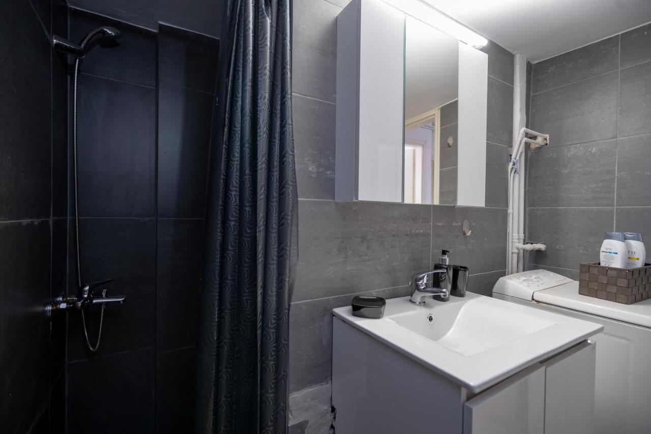 Dimotiko Theatro Metro St. 1 Bedroom 4 Pers. Flat Piraeus Bagian luar foto